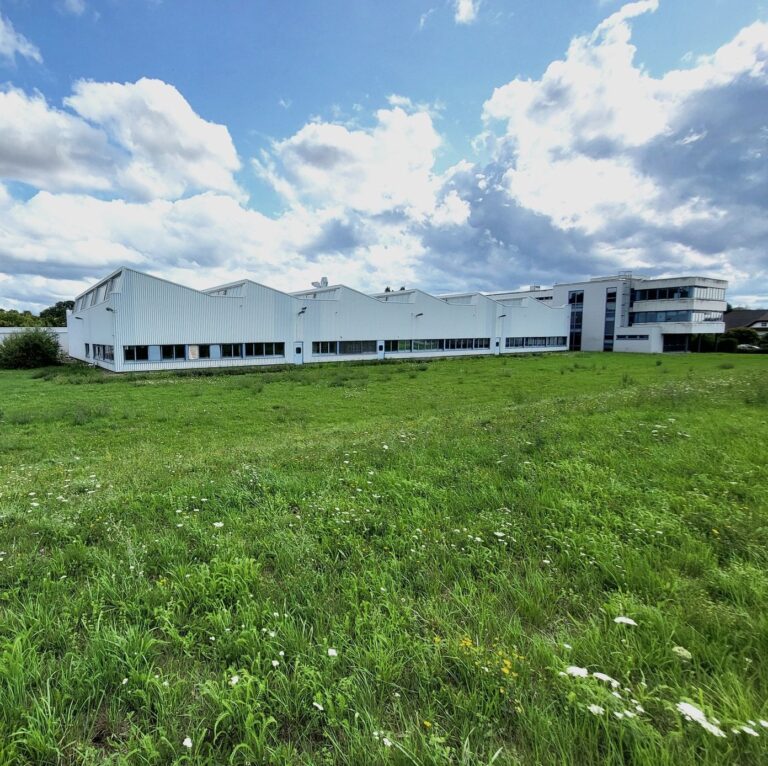 NEU- UND UMBAU BETRIEBSZENTRUM