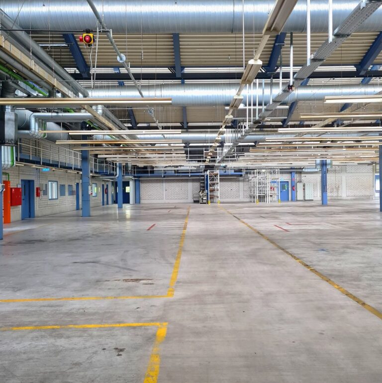 NEU- UND UMBAU BETRIEBSZENTRUM